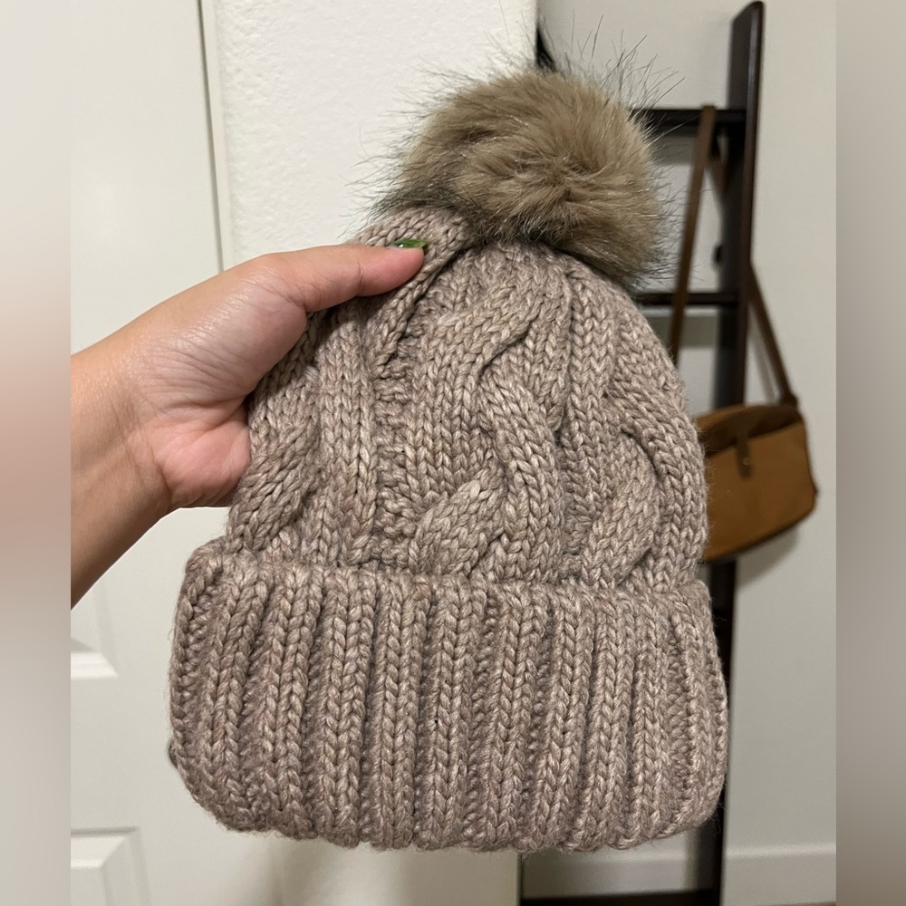 •NEW•H&M Pompom Beanie